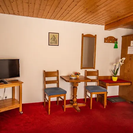 Weisshorn Orman Evi Zermatt